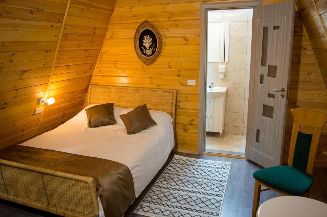 Casute Din Lemn Hotell Jiblea Veche Exteriör bild