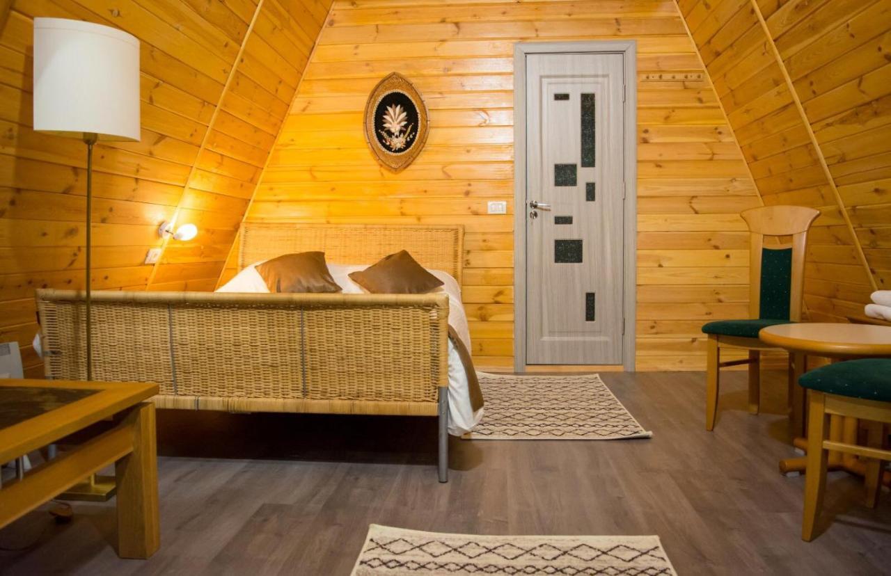 Casute Din Lemn Hotell Jiblea Veche Exteriör bild