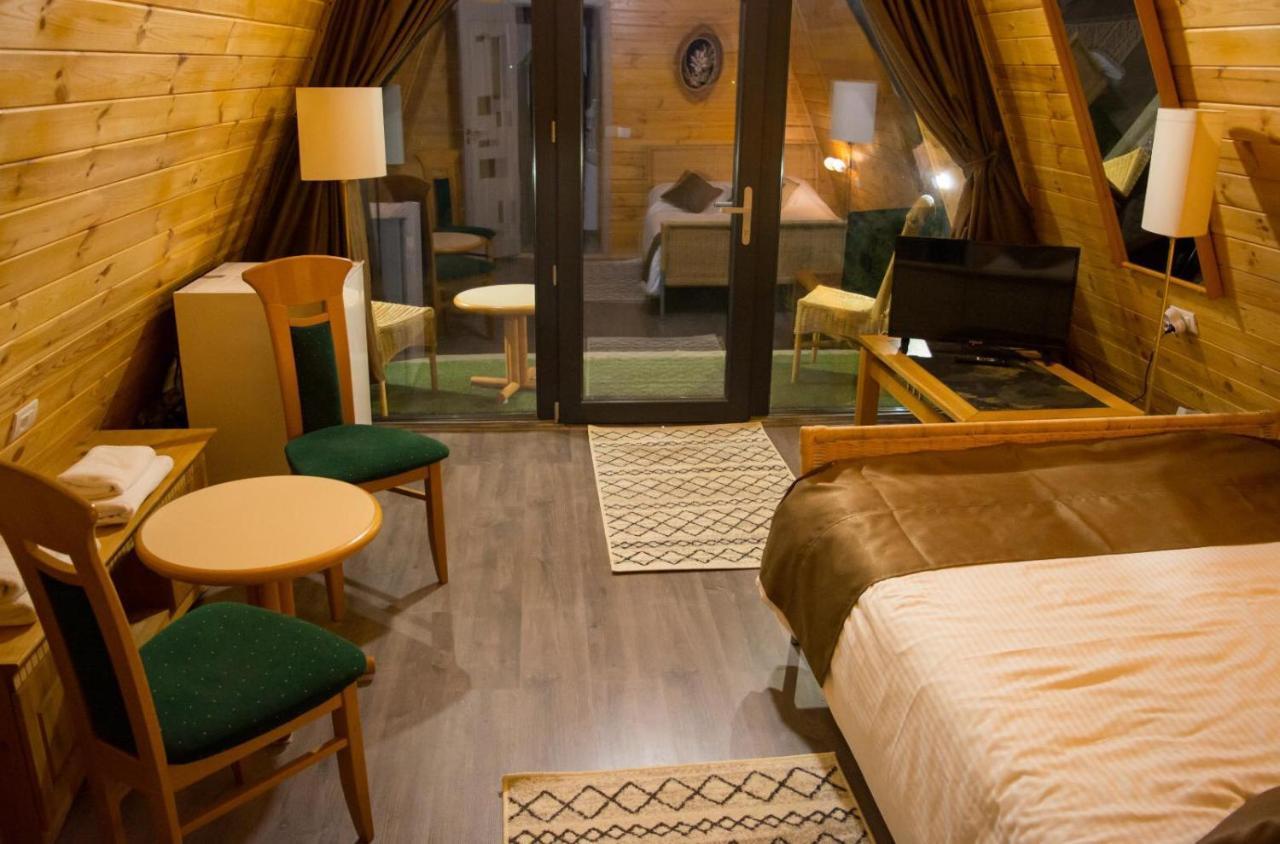 Casute Din Lemn Hotell Jiblea Veche Exteriör bild